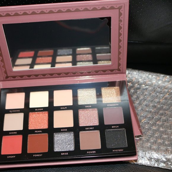 Ace Beaute Smokey Rose Eyeshadow - Picture 2 of 3